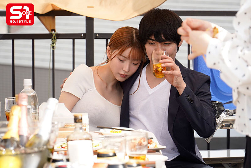 笹倉彩(笹仓彩)作品SONE-953发布!酒后变超随便的巨乳OL,在公司烤肉会上对所有员工双腿大开-图片3